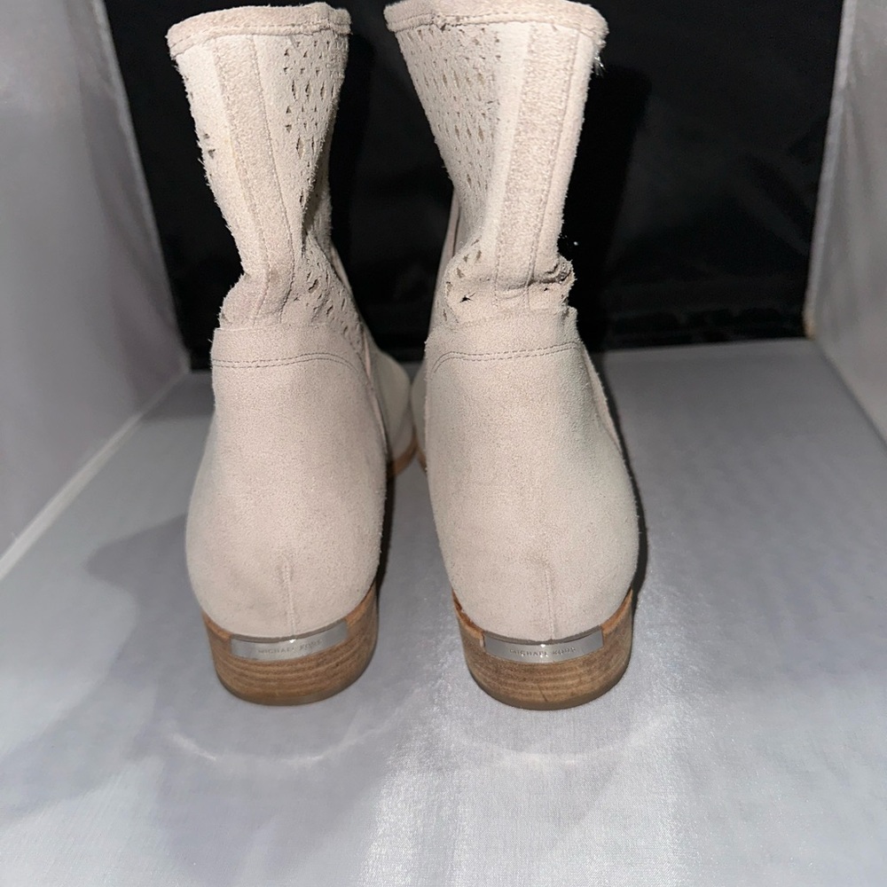 Michael Michael Kors “Sunny” Beige Suede Lasercut Boots - size 9 UVGC - Picture 2 of 5